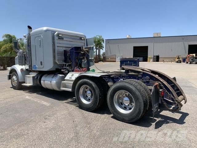 Peterbilt 367 Evakuators ar manipulatoru