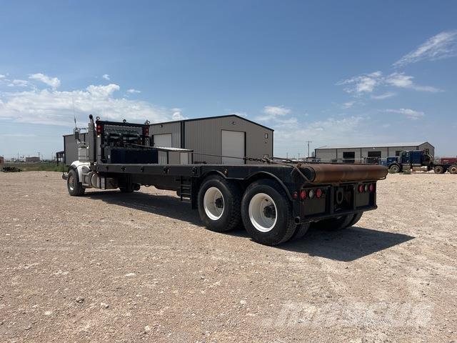 Peterbilt 367 Platformas/izkraušana no sāniem