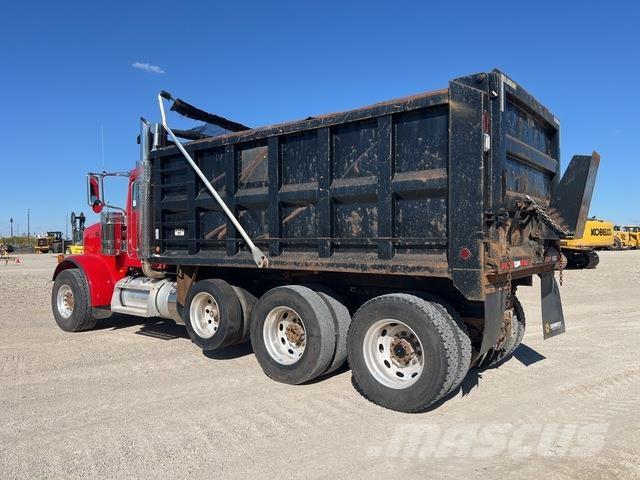 Peterbilt 367 Pašizgāzējs