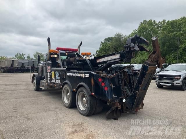 Peterbilt 379 Evakuators ar manipulatoru