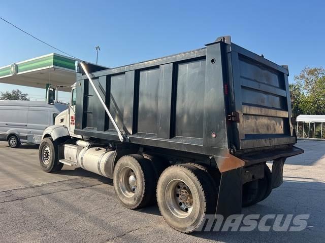 Peterbilt 384 Pašizgāzējs