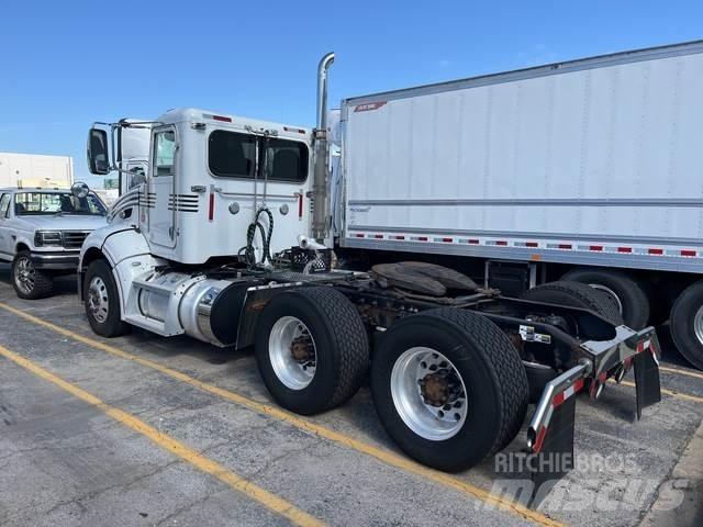 Peterbilt 384 Vilcēji