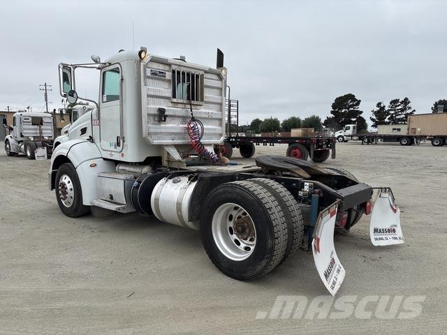 Peterbilt 384 Vilcēji