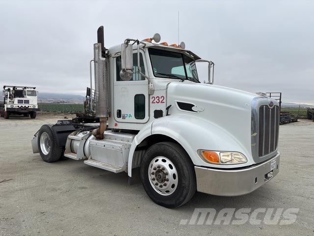 Peterbilt 384 Vilcēji