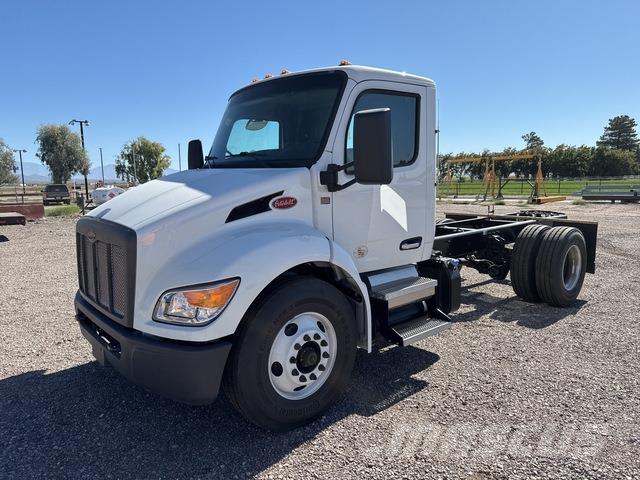 Peterbilt 537 Kabīnes un interjers