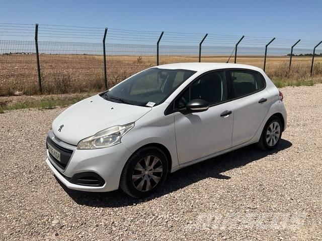 Peugeot 208 Automašīnas