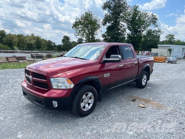 RAM 1500 Vieglais kravas automobilis/izkraušana no sāniem