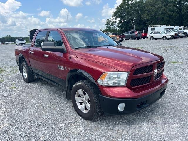 RAM 1500 Vieglais kravas automobilis/izkraušana no sāniem