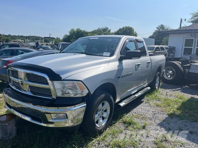 RAM 1500 Vieglais kravas automobilis/izkraušana no sāniem