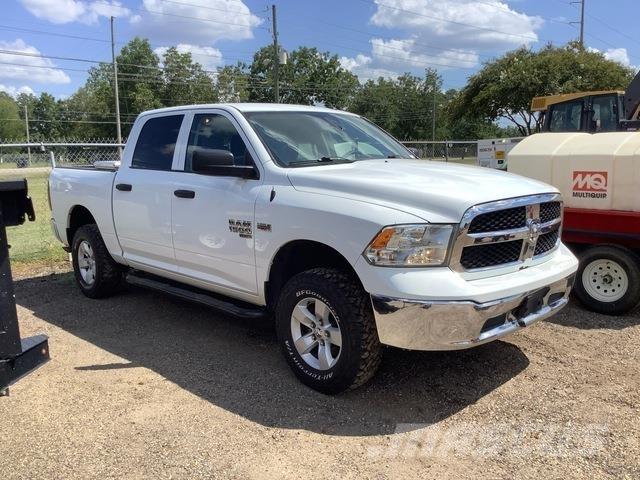 RAM 1500 Vieglais kravas automobilis/izkraušana no sāniem