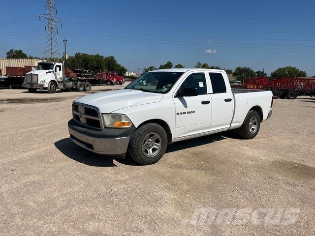 RAM 1500 Vieglais kravas automobilis/izkraušana no sāniem