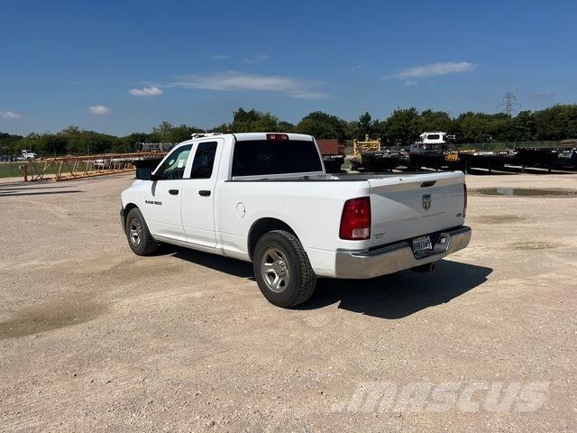 RAM 1500 Vieglais kravas automobilis/izkraušana no sāniem