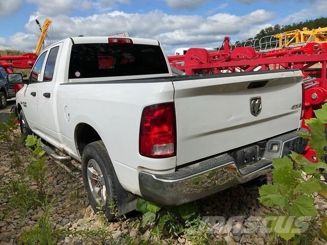 RAM 1500 Vieglais kravas automobilis/izkraušana no sāniem