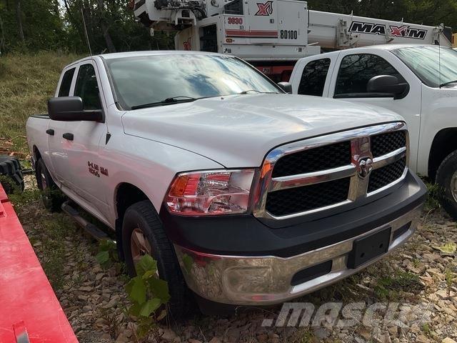 RAM 1500 Vieglais kravas automobilis/izkraušana no sāniem