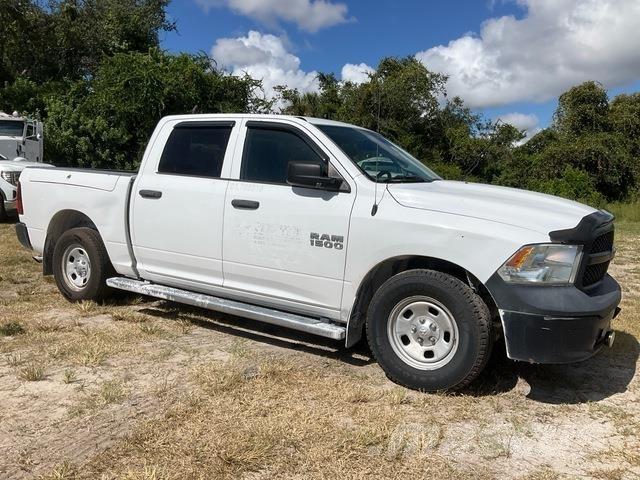 RAM 1500 Vieglais kravas automobilis/izkraušana no sāniem