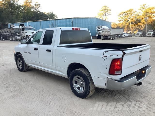 RAM 1500 Vieglais kravas automobilis/izkraušana no sāniem