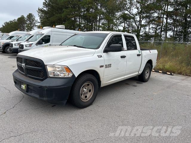 RAM 1500 Vieglais kravas automobilis/izkraušana no sāniem