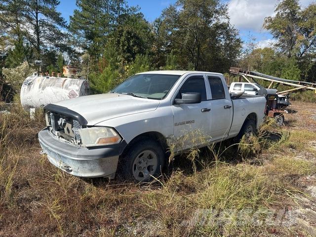 RAM 1500 Vieglais kravas automobilis/izkraušana no sāniem