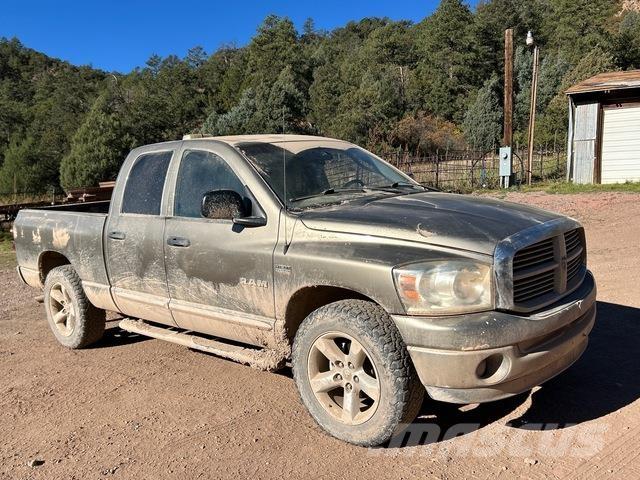 RAM 1500 Vieglais kravas automobilis/izkraušana no sāniem