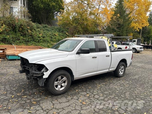 RAM 1500 Vieglais kravas automobilis/izkraušana no sāniem