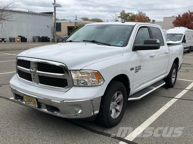 RAM 1500 Vieglais kravas automobilis/izkraušana no sāniem