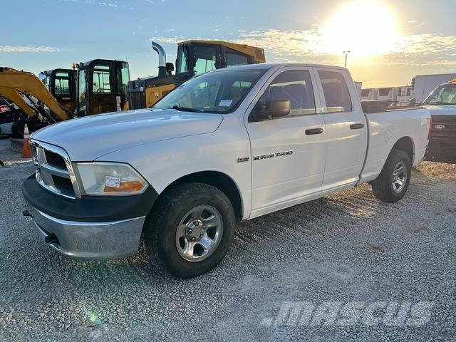 RAM 1500 Vieglais kravas automobilis/izkraušana no sāniem