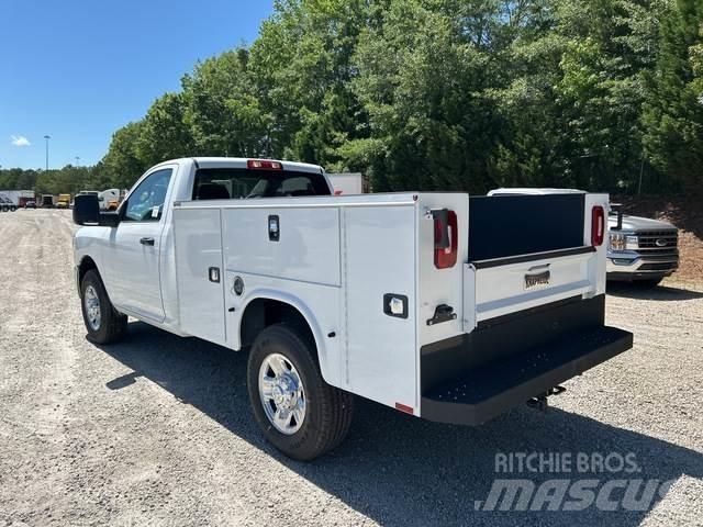 RAM 2500 Vieglais kravas automobilis/izkraušana no sāniem