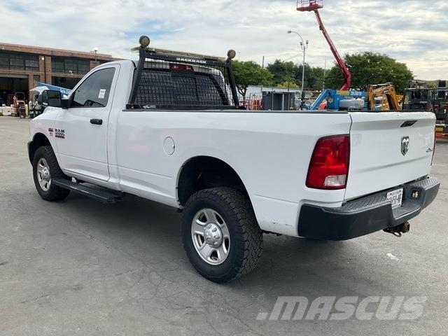 RAM 2500 Vieglais kravas automobilis/izkraušana no sāniem