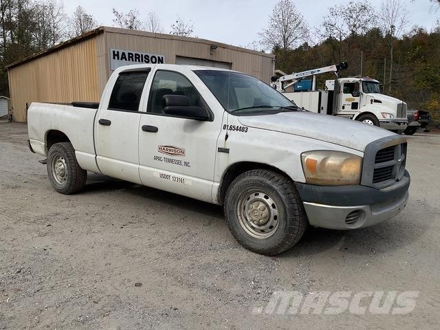 RAM 2500 Vieglais kravas automobilis/izkraušana no sāniem