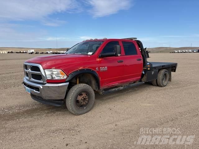 RAM 3500 Platformas/izkraušana no sāniem