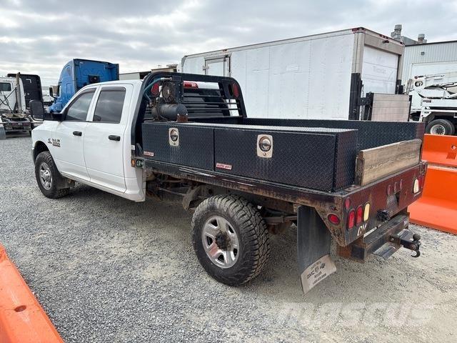 RAM 3500 Platformas/izkraušana no sāniem
