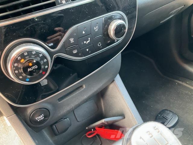 Renault Clio Automašīnas