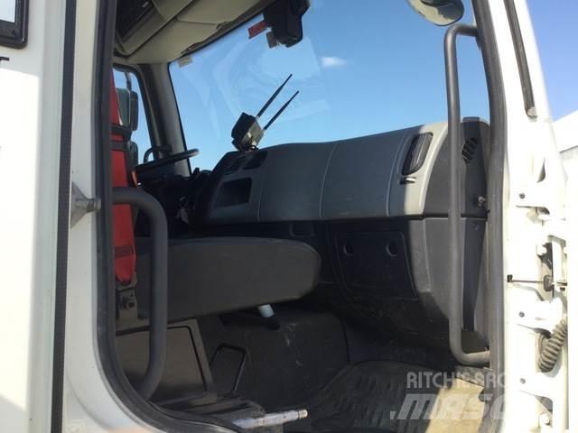 Renault D250 Mobilās urbšanas platformu automašīnas