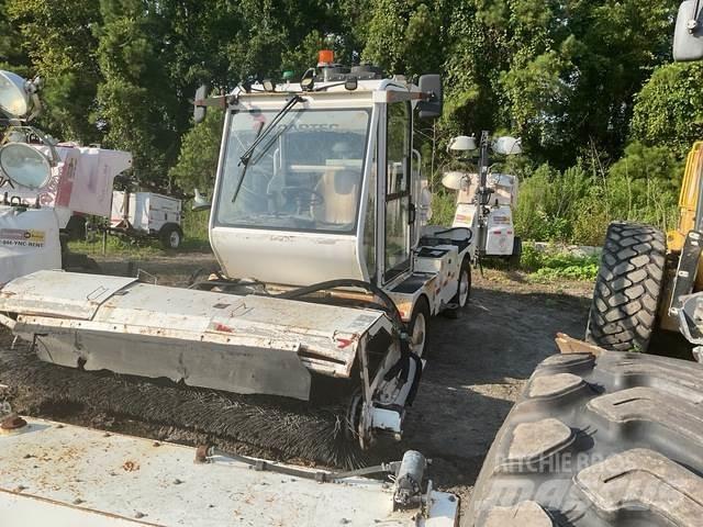 Roadtec FB100E Iekštelpu slaucīšanas iekārtas