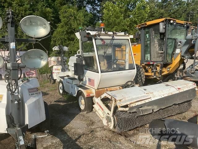 Roadtec FB100E Iekštelpu slaucīšanas iekārtas