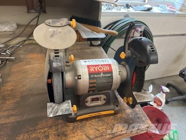  Ryobi BGH827 Slīpmašīnas