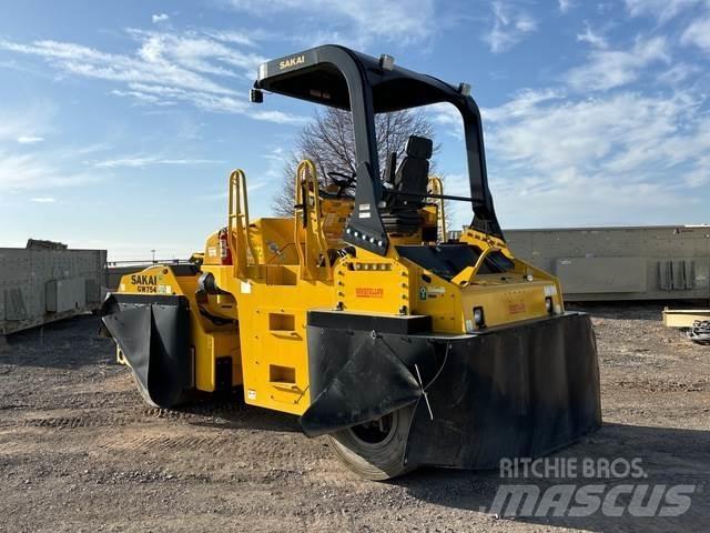 Sakai GW745 Pneimatiskie veltņi