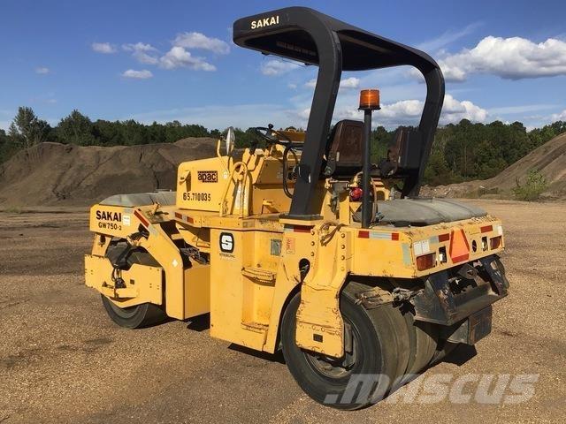 Sakai GW750-2 Pneimatiskie veltņi