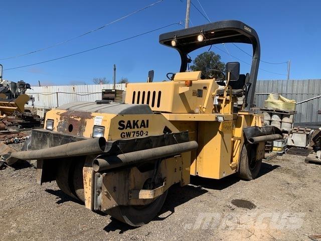 Sakai GW750-2 Pneimatiskie veltņi