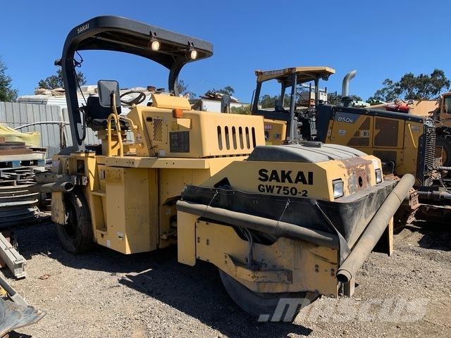 Sakai GW750-2 Pneimatiskie veltņi