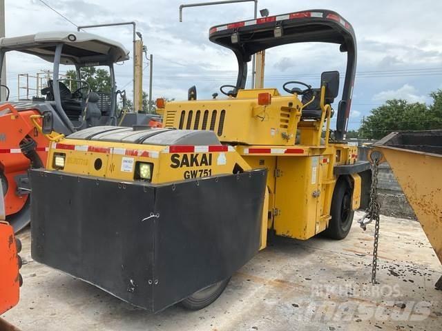 Sakai GW751 Pneimatiskie veltņi