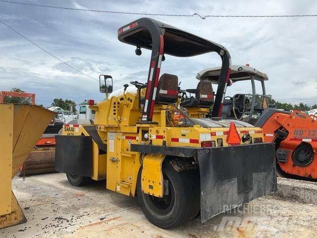 Sakai GW751 Pneimatiskie veltņi