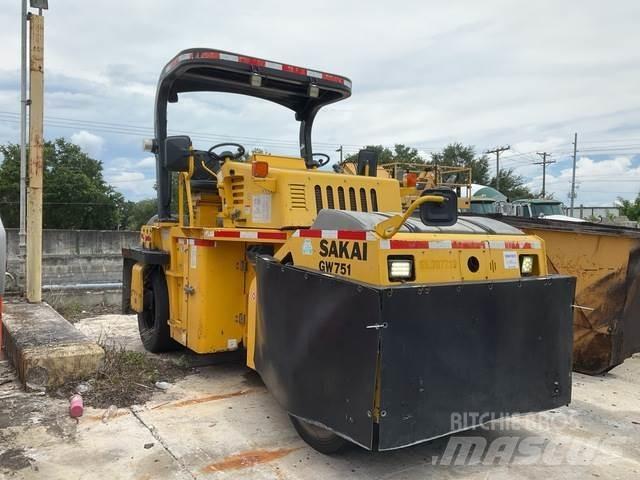 Sakai GW751 Pneimatiskie veltņi