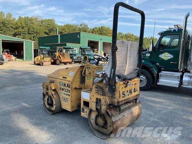 Sakai SW320 Divvalču grunts veltņi