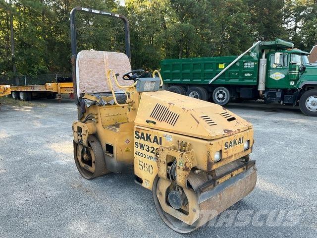 Sakai SW320 Divvalču grunts veltņi
