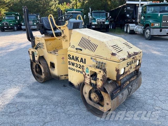 Sakai SW320 Divvalču grunts veltņi