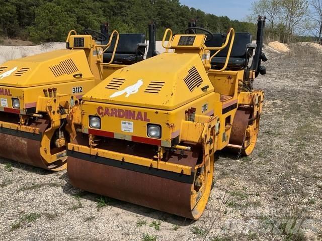 Sakai SW330 Divvalču grunts veltņi