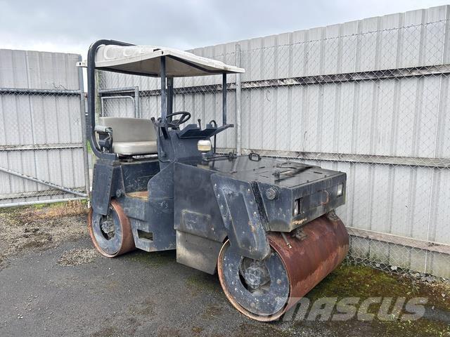 Sakai SW350 Divvalču grunts veltņi