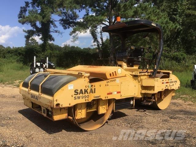Sakai SW990 Divvalču grunts veltņi