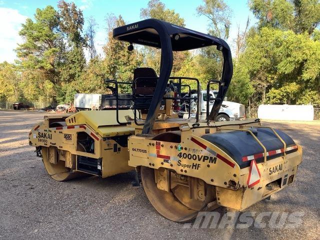 Sakai SW990 Divvalču grunts veltņi